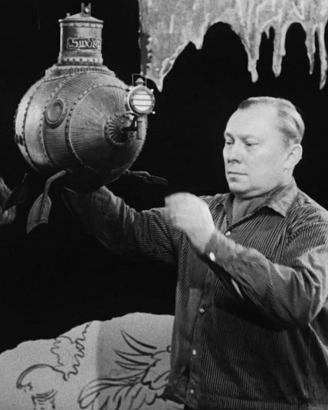 Dnes by Karel Zeman oslavil své 115. narozeniny! 🥳 🎞️🎬 Jeden z nejvýznamnějších českých režisérů, scenáristů a výtvarníků...